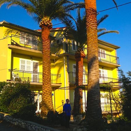 House Rozi Hotel Palit Bagian luar foto