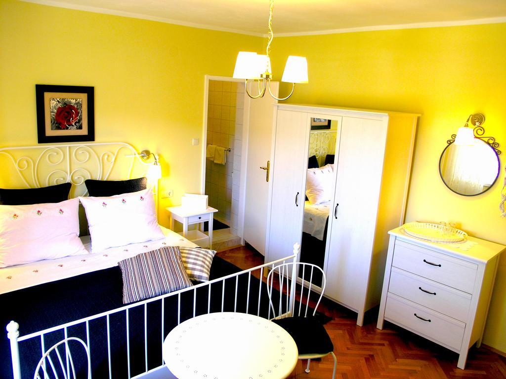House Rozi Hotel Palit Bagian luar foto