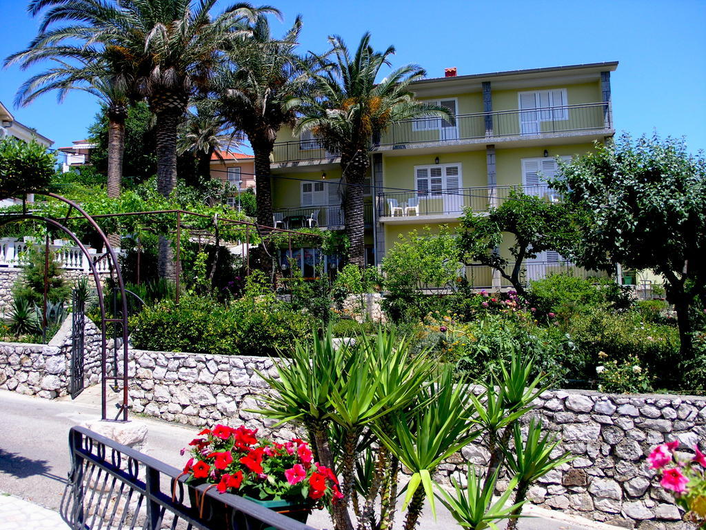 House Rozi Hotel Palit Bagian luar foto